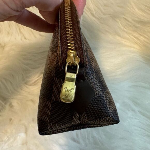 LOUIS VUITTON Damier Ebene Toiletry Cosmetic Pouch, Pochette Cosmetique - Picture 4 of 16